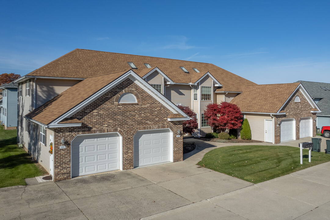 Bittersweet Estates in Broadview Heights, OH - Building Photo