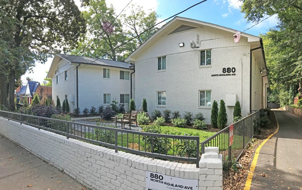 880 N Highland Ave in Atlanta, GA - Foto de edificio