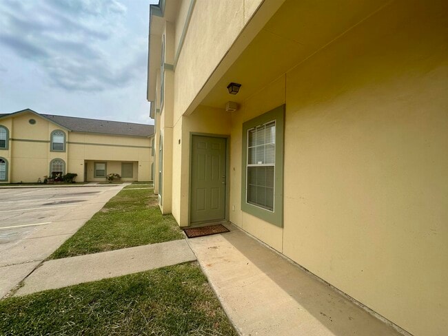1000 Ranchway Dr in Laredo, TX - Building Photo - Building Photo
