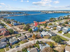 1910 Bayou Shore Dr in Galveston, TX - Building Photo - Building Photo
