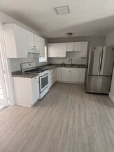 616 Wright Dr in Lake Worth Beach, FL - Building Photo - Building Photo