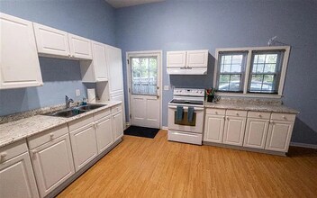 327 Plantation Dr in New Bern, NC - Building Photo - Building Photo