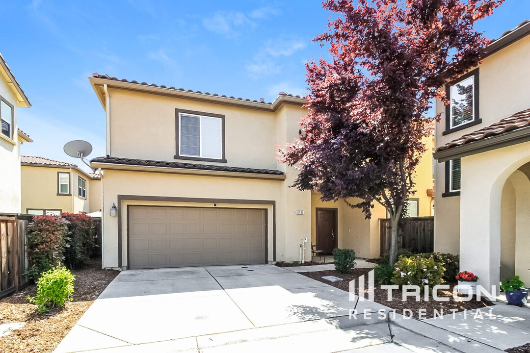 6494 Brando Loop in Fair Oaks, CA - Building Photo