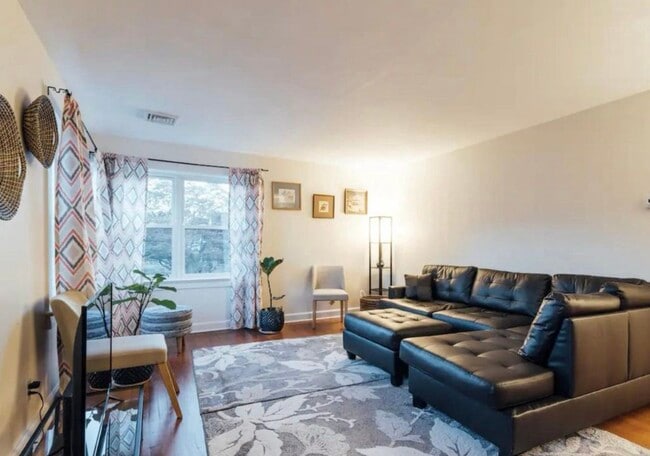 19 Pershing Ave, Unit 3 - Fully Furnished