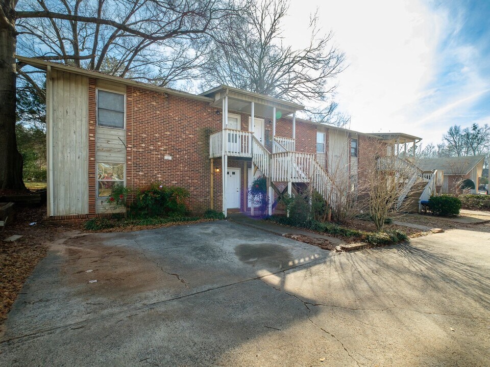 2609 Eastway Dr in Charlotte, NC - Building Photo