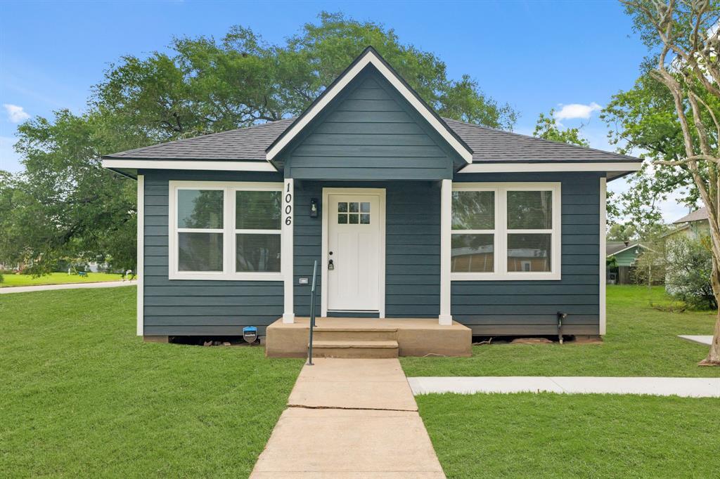1006 9th St in Hempstead, TX - Building Photo