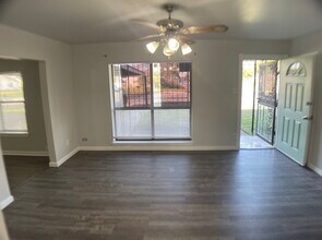 1442 Parnell Ave in San Antonio, TX - Foto de edificio - Building Photo