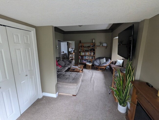 4012 Grange Rd in Victoria, BC - Building Photo - Building Photo