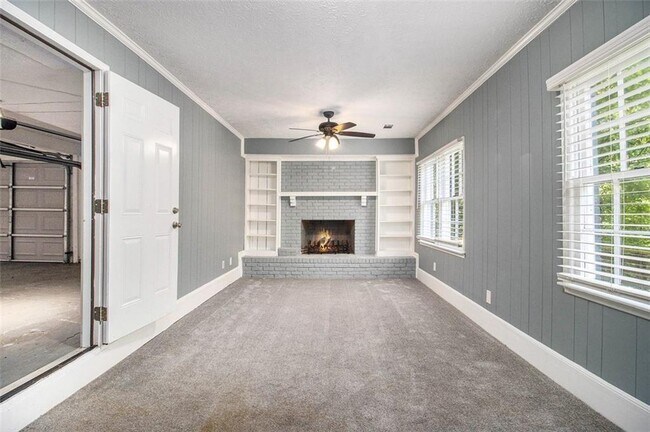 5826 Simone Dr in Stone Mountain, GA - Building Photo - Building Photo