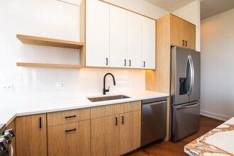 1001 N Milwaukee Ave, Unit 404 in Chicago, IL - Building Photo - Building Photo