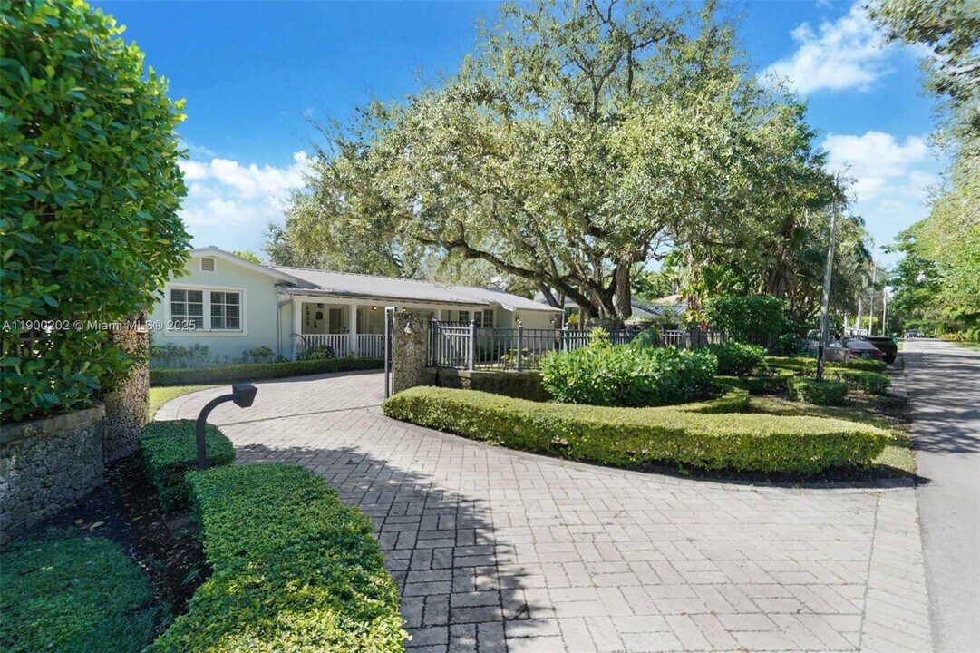 4920 SW 76th St in Miami, FL - Building Photo