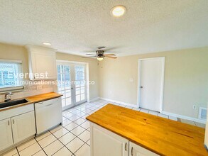 1126 Normandy Blvd in Holiday, FL - Building Photo - Building Photo