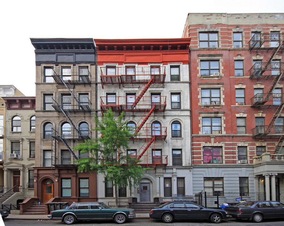 26 W 131st St in New York, NY - Building Photo