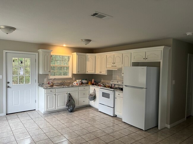 126 Courtyard Ln in Lucedale, MS - Building Photo - Building Photo