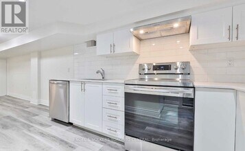 51 Fernwood Park Ave in Toronto, ON - Building Photo - Building Photo