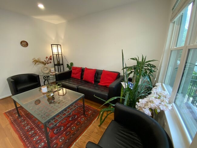 1327 Belmont St NW, Unit #1 in Washington, DC - Foto de edificio - Building Photo