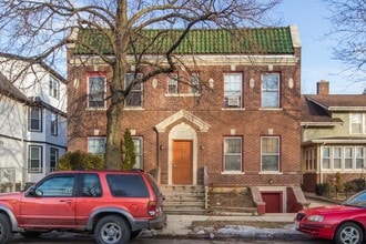 831 College Ave in Racine, WI - Foto de edificio - Building Photo