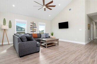 951 Gulf Shores Dr in Port Bolivar, TX - Building Photo - Building Photo