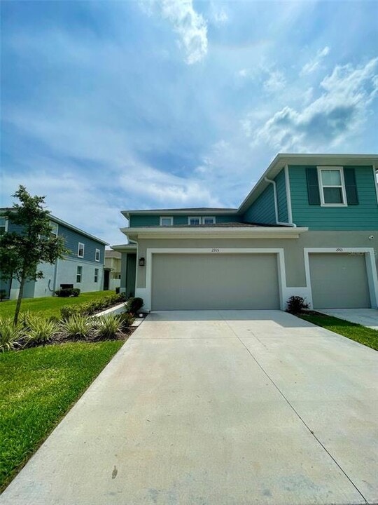 2915 Rambler Ivy Lp in Brandon, FL - Building Photo