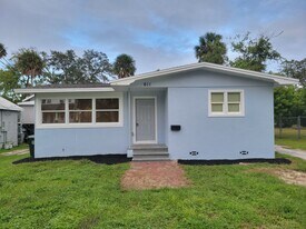 611 Tanglewood St, Unit Duplex in Daytona Beach, FL - Building Photo