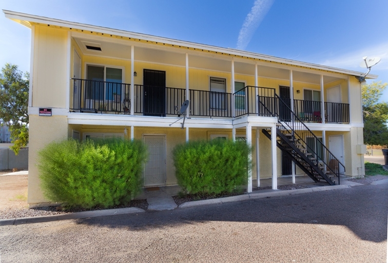 1951 E Don Carlos Ave in Tempe, AZ - Foto de edificio