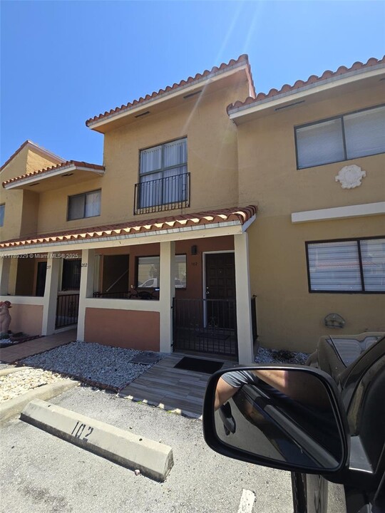 2770 W 61st Pl in Hialeah, FL - Building Photo