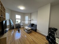 1578 Tremont St, Unit 2 in Boston, MA - Foto de edificio - Building Photo