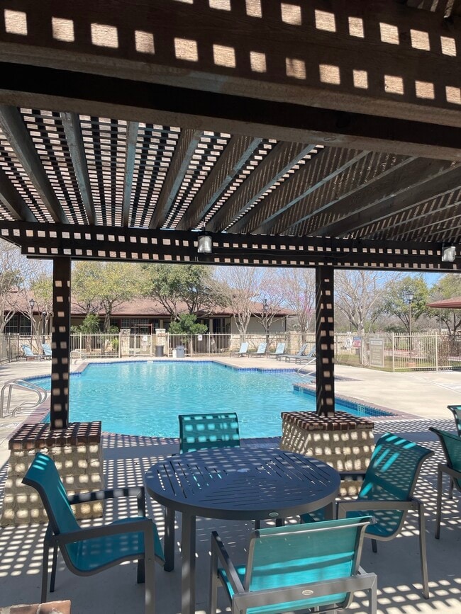 Residences at Salado in San Antonio, TX - Foto de edificio - Building Photo
