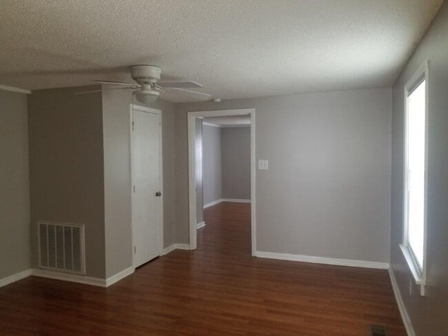 7686 US-13 in La Grange, NC - Building Photo - Building Photo