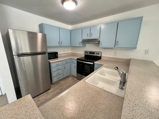 6255 Rancho Mission Rd, Unit 208 in San Diego, CA - Foto de edificio - Building Photo