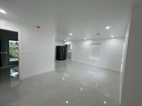 2850 NW 7th St in Fort Lauderdale, FL - Building Photo - Building Photo