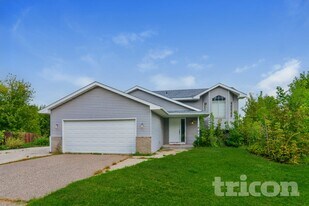 1903 16th St NE in Buffalo, MN - Building Photo