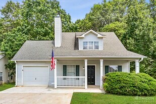 1318 N Hampton Dr in Hampton, GA - Building Photo