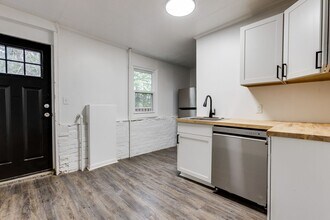 955 E Warrington Ave in Pittsburgh, PA - Building Photo - Building Photo