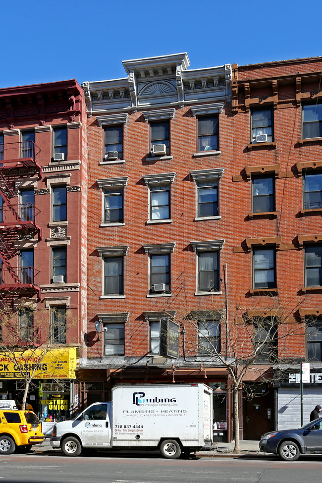 168 1st Ave in New York, NY - Foto de edificio - Building Photo