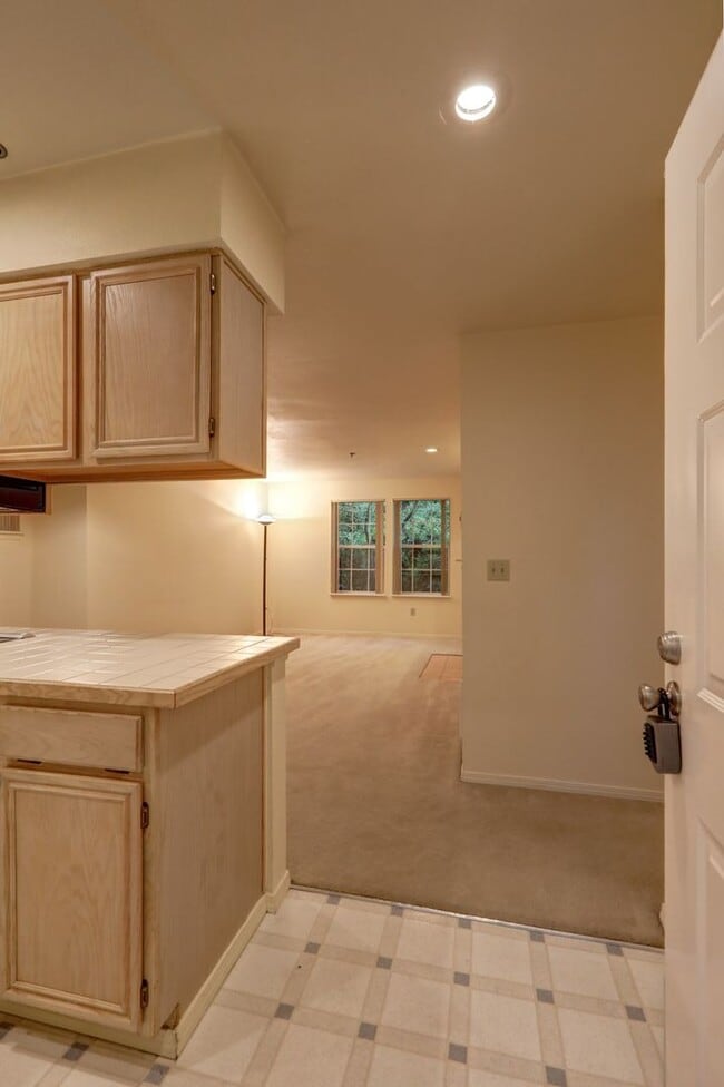 2740 118th Ave SE in Bellevue, WA - Building Photo - Building Photo