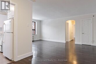 110 S Forster Park Dr in Oakville, ON - Building Photo - Building Photo