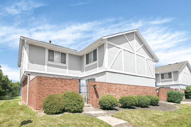Carnaby Village Townhomes in Columbus, OH - Building Photo - Building Photo
