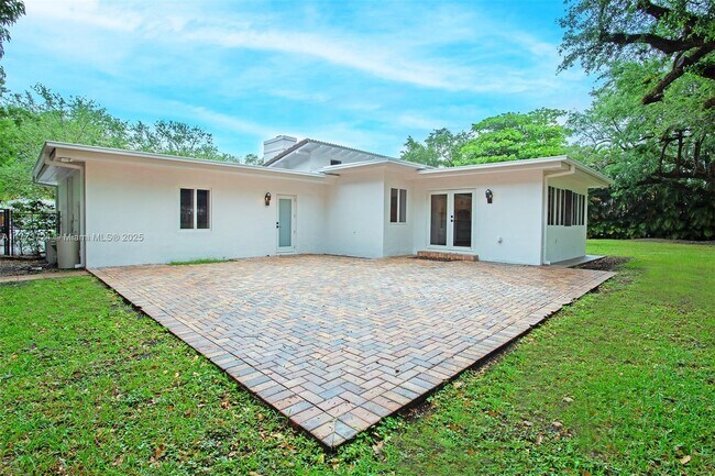 8750 SW 96th St in Miami, FL - Building Photo - Building Photo
