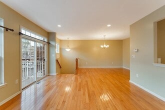 6 Carpenter Ct in Jersey City, NJ - Building Photo - Building Photo