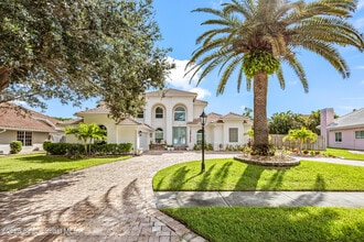 385 Newport Dr in Indialantic, FL - Building Photo - Building Photo
