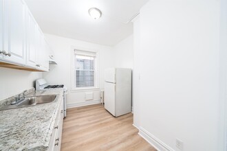 63 W 39th St in Bayonne, NJ - Building Photo - Building Photo