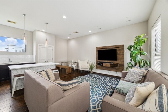 property at 2805 Blodgett St