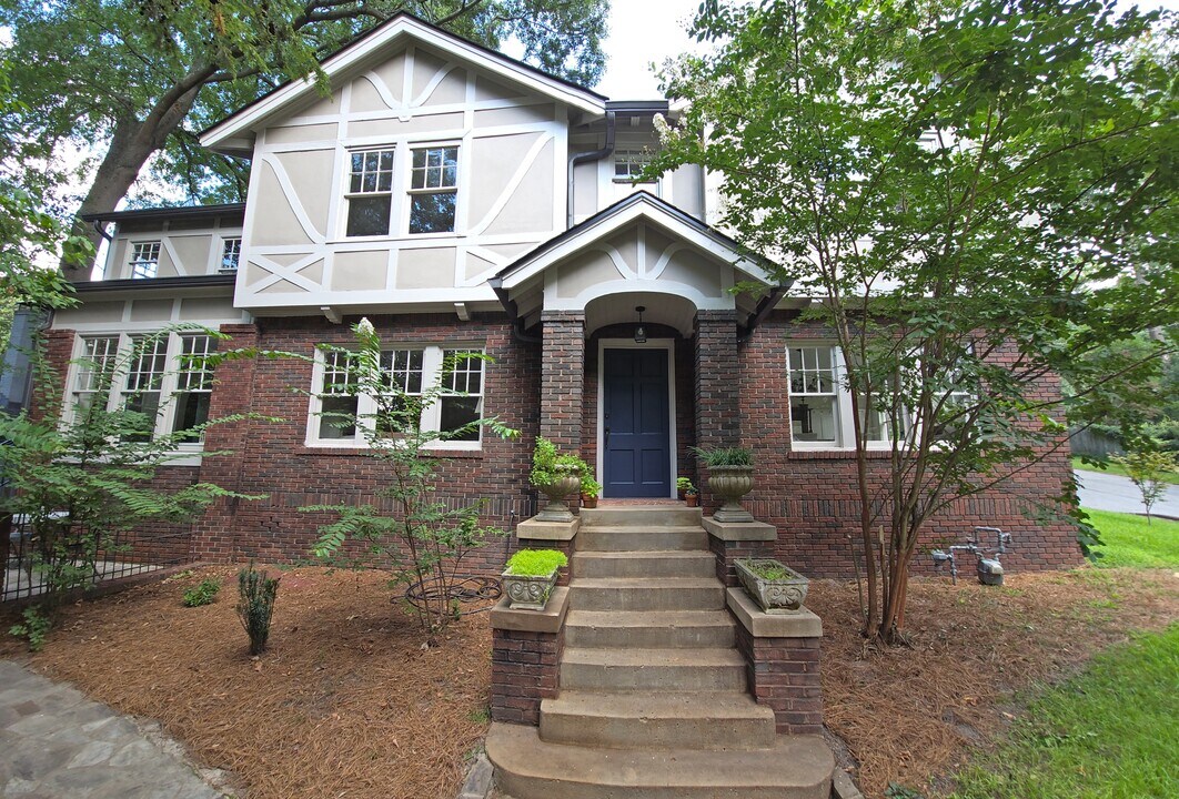 2417 Glenwood Dr NE in Atlanta, GA - Building Photo