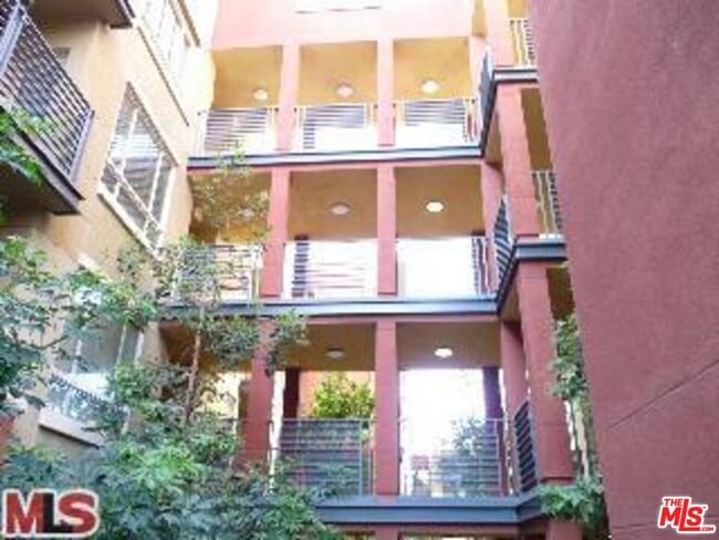 100 S Alameda St in Los Angeles, CA - Building Photo - Building Photo