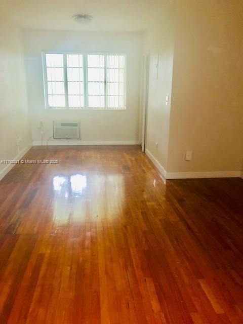 property at 1008 E Ponce De Leon Blvd