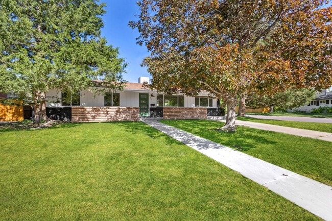 884 S Ivy St in Denver, CO - Building Photo - Building Photo