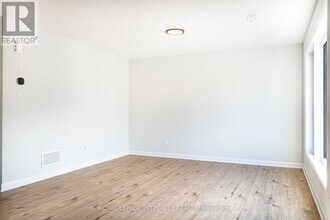 101 Glenroy Gilbert Dr in Ottawa, ON - Building Photo - Building Photo