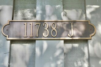 11738 Moorpark St in Los Angeles, CA - Building Photo - Building Photo