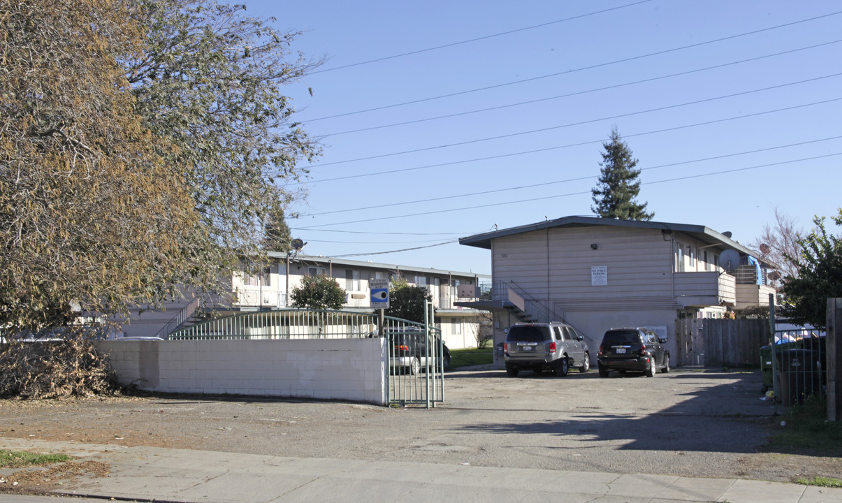 331-341 Berry Ave in Hayward, CA - Building Photo